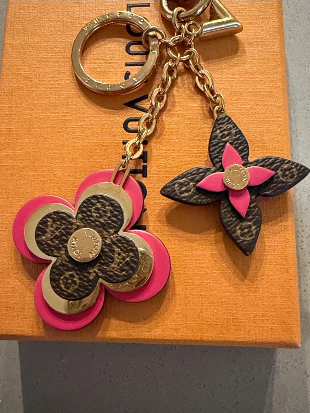 LOUIS VUITTON | ✨NEW✨ Monogram Blooming Flower Bag Charm and Key Ring in Pink